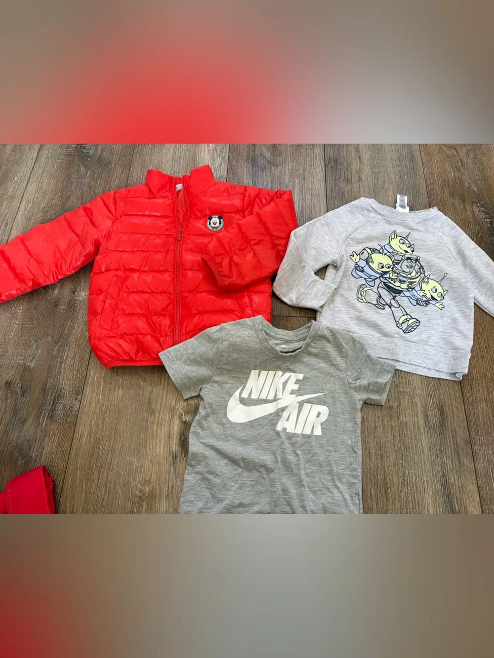 4pc bundle Nike Kids Tee with Red Puffer Jacket size 4/5 boys